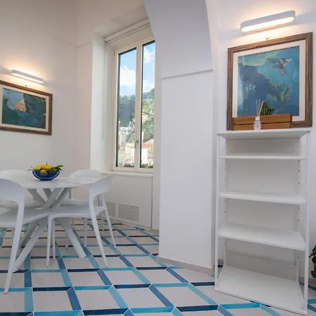 Casa Laurus Incantevole Terrazza Centro 펜션 *